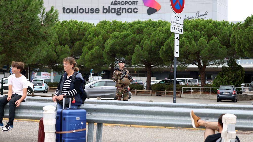 Les aéroports français évacués après une série d'alertes à la bombe et d'alertes de sécurité