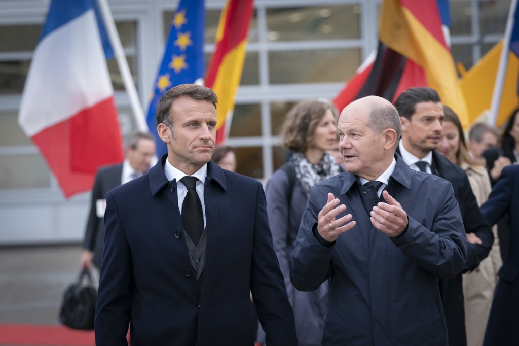 Allemagne et France, ensemble.

Pour bâtir une Europe plus forte et plus souveraine, nous avons une responsabilité. Notre « couple », notre tandem, est celui qui permet de faire avancer les choses.

C’était le sens de ces deux jours à Hambourg. Merci cher Olaf pour ton accueil.