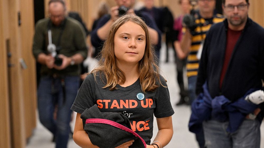 « Nous avons la science de notre côté » : Greta Thunberg se montre provocante alors qu'elle se présente au tribunal