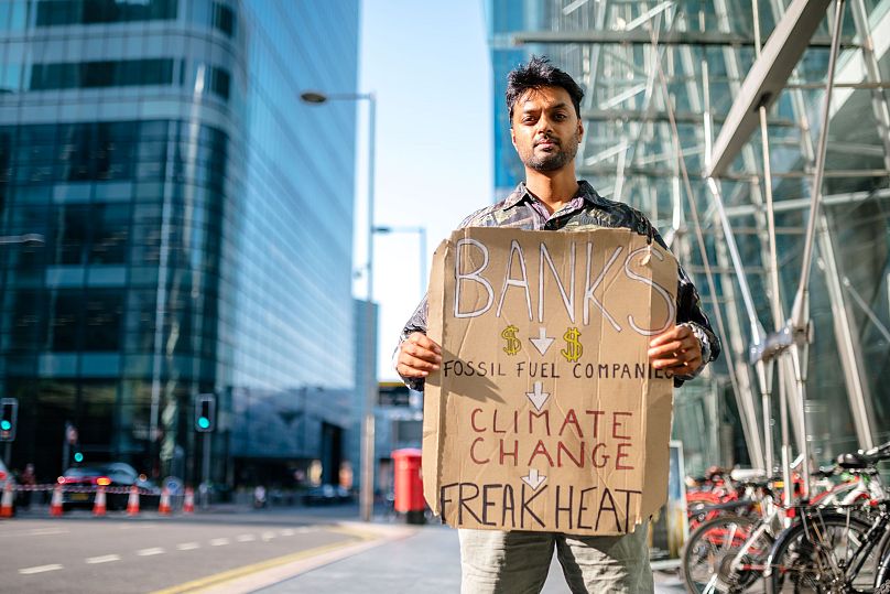 La mission de Fossil Free London est de rendre la ville inhospitalière pour l'industrie des combustibles fossiles et les banques qui la financent.