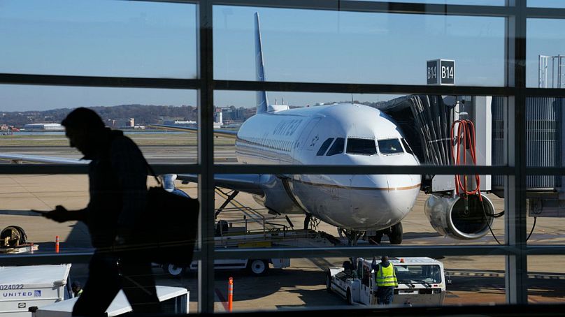 United Airlines annonce qu'elle commencera à embarquer des passagers en classe économique avec des sièges côté hublot à partir de la semaine prochaine.