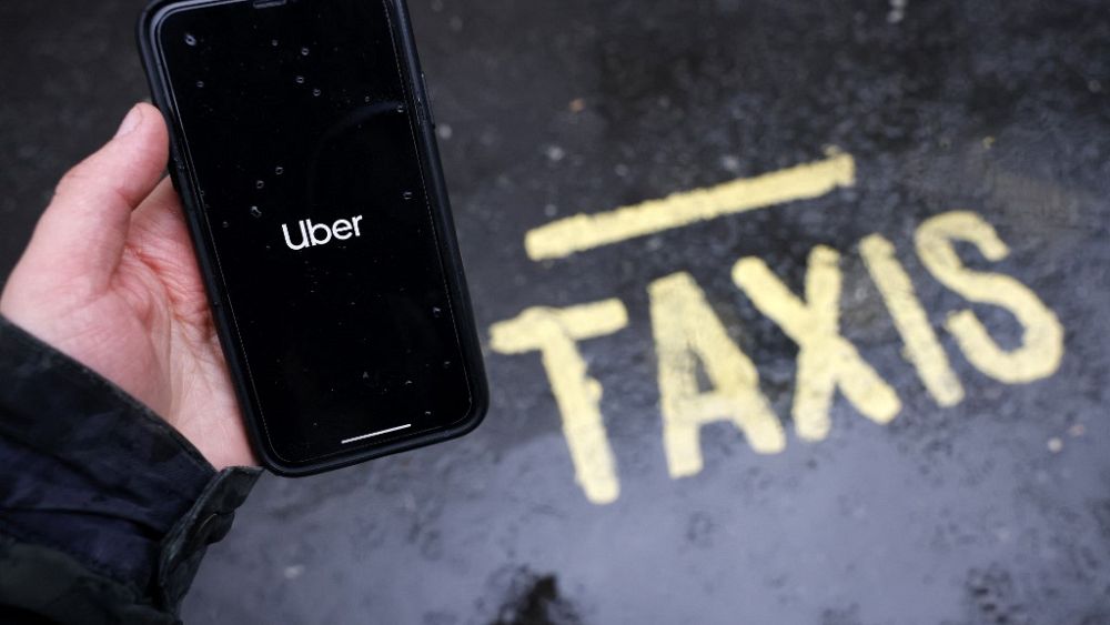 Uber poursuivi en justice à Paris pour concurrence déloyale