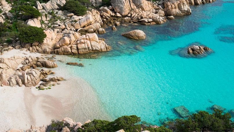 La Sardaigne est connue pour ses plages.