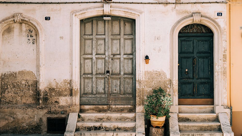 Cette ville ensoleillée du sud de l’Italie a proposé de payer 30 000 € à ses habitants pour s’y installer.  Quel est le piège?