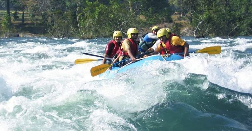 Les pôles maritimes de l'État « permettront aux nomades numériques de travailler puis de profiter de la vie locale, d'aller se baigner, de pratiquer des sports nautiques sur la plage ».