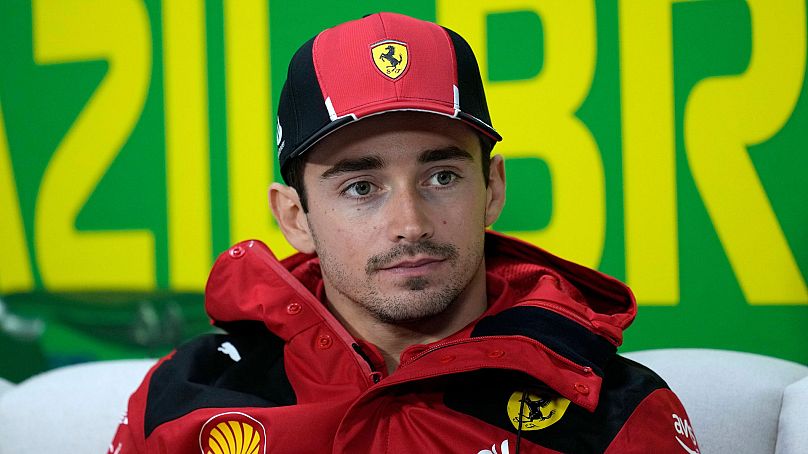 Le pilote Ferrari Charles Leclerc, de Monaco, assiste à une conférence de presse avant le Grand Prix du Brésil de Formule 1 sur le circuit d'Interlagos à Sao Paulo, au Brésil.