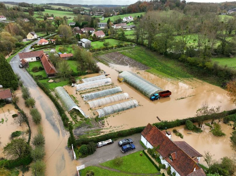 Un cauchemar pour les agriculteurs : Une ferme inondée sur la commune de Montcravel, Pas-de-Calais