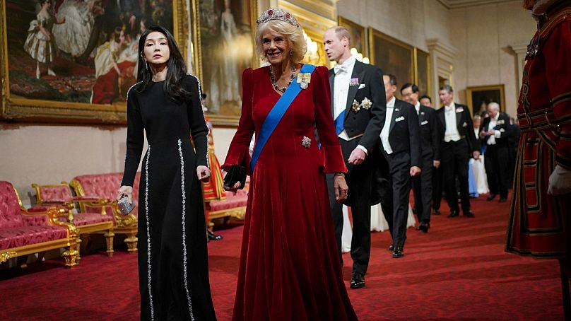 La reine Camilla de Grande-Bretagne et l'épouse du président sud-coréen Yoon Suk Yeol, Kim Keon Hee, avant le banquet d'État