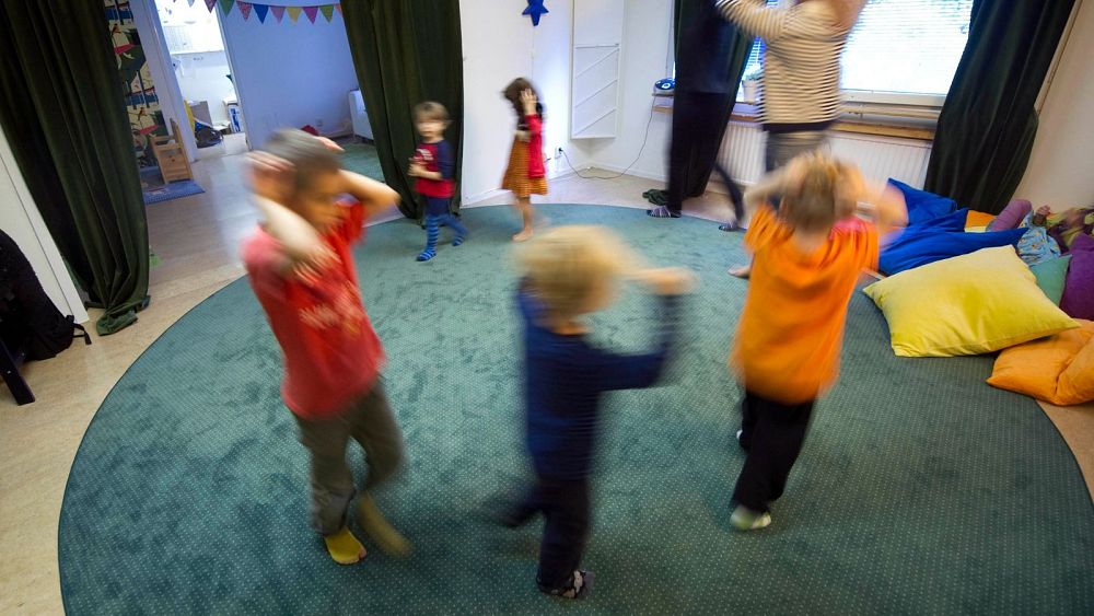 Un responsable polonais d'extrême droite affirme que des enseignants suédois d'école maternelle abusent sexuellement d'enfants