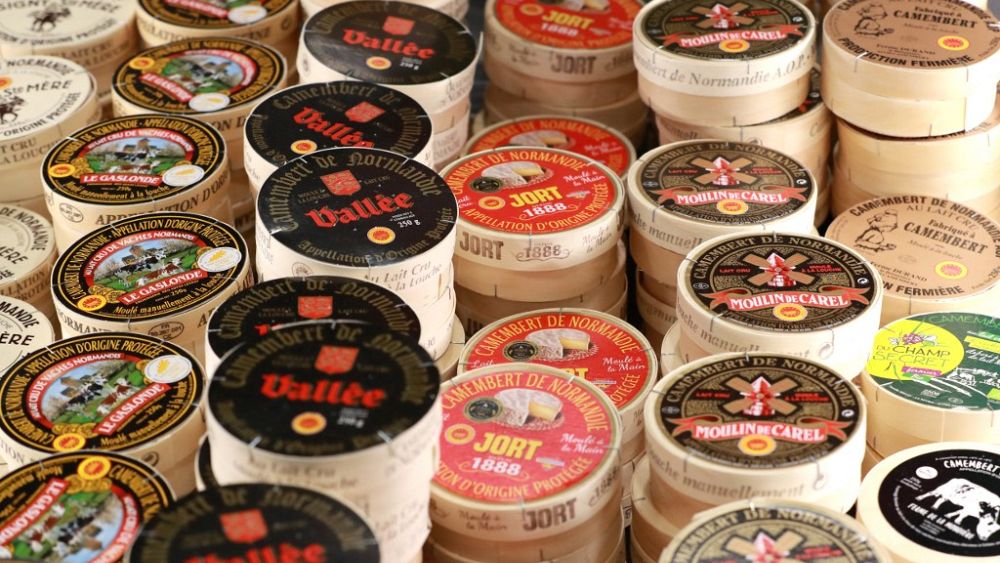 La France s'inquiète des précieux emballages du camembert