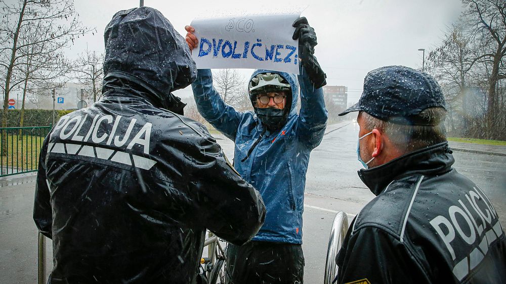 La Slovénie commence à rembourser des milliers d’amendes liées au COVID