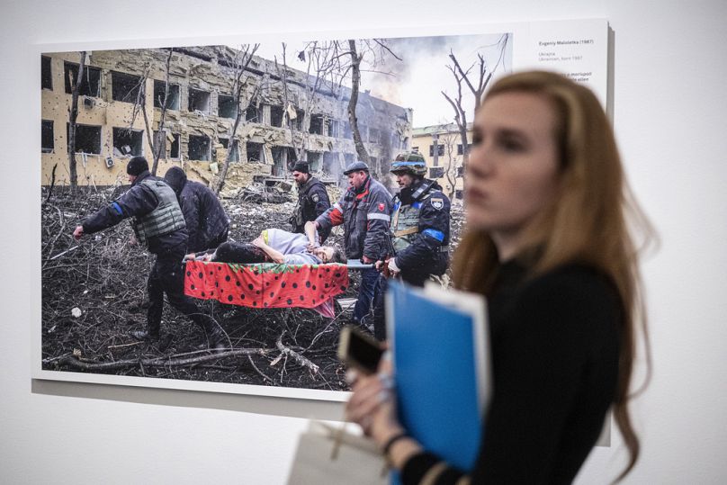 Exposition World Press Photo 2023 au Musée national hongrois, à Budapest, Hongrie, le jeudi 21 septembre 2023.