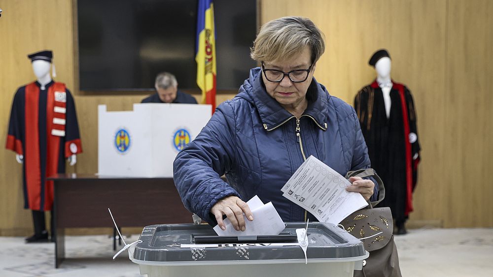 La Moldavie vote aux élections locales alors que les autorités accusent la Russie d'ingérence