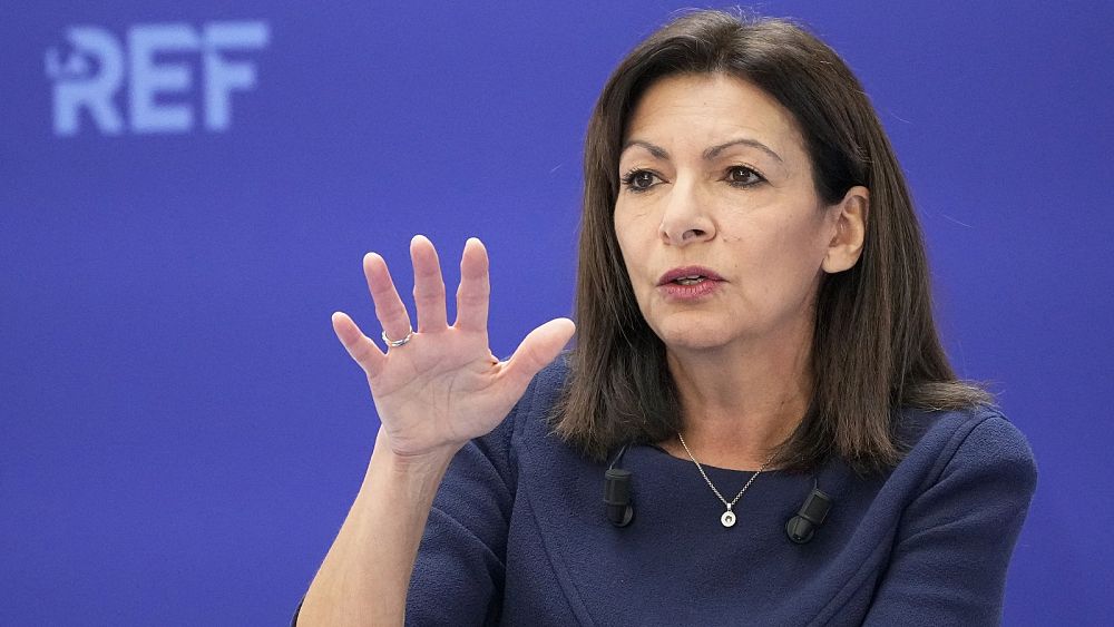 La maire de Paris, Anne Hidalgo, annonce qu'elle quitte la plateforme X des « égouts mondiaux » d'Elon Musk