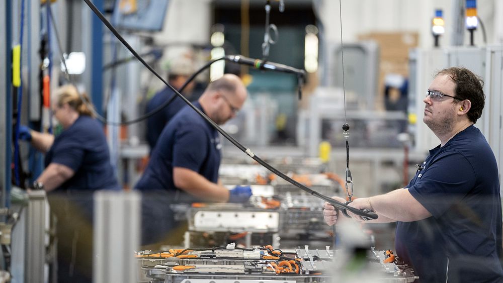 La récession allemande s'atténue tandis que l'économie française se contracte fortement