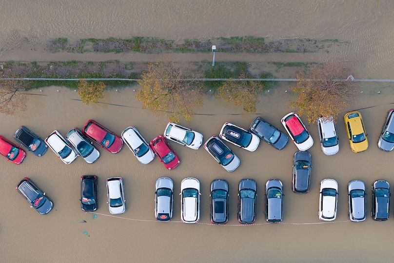 Une vue d'une rue inondée dans la ville de Saint-Léonard, dans le Pas-de-Calais, très touchée