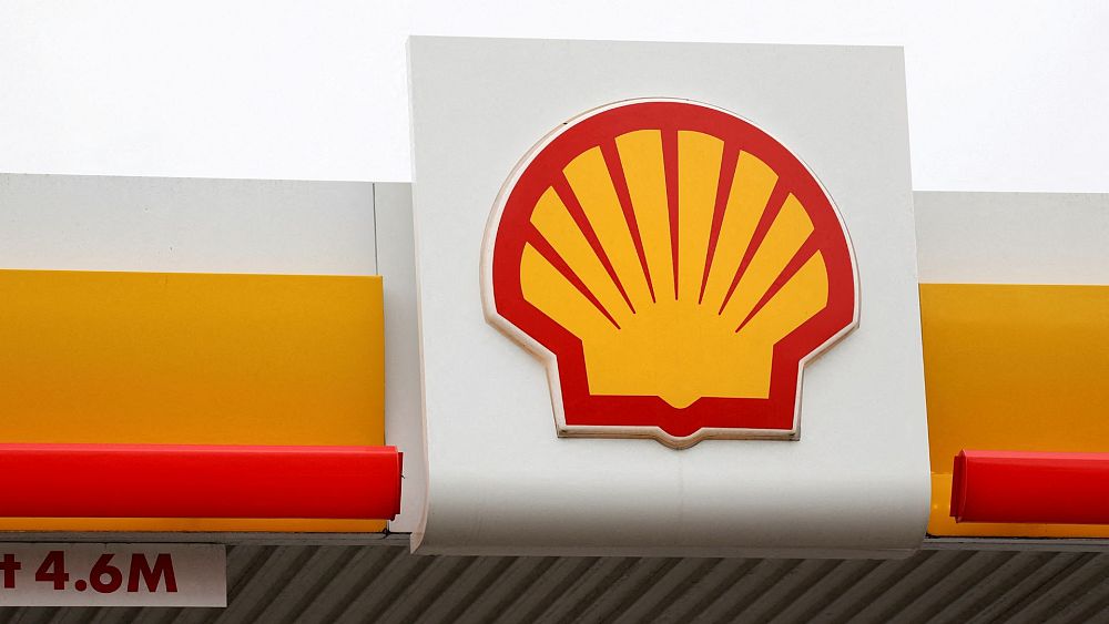 Shell poursuit Greenpeace pour 2 millions d'euros après que des militants sont montés à bord d'un navire pétrolier près des îles Canaries