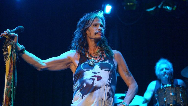 Steven Tyler Daerosmith Accusé Dagression Sexuelle