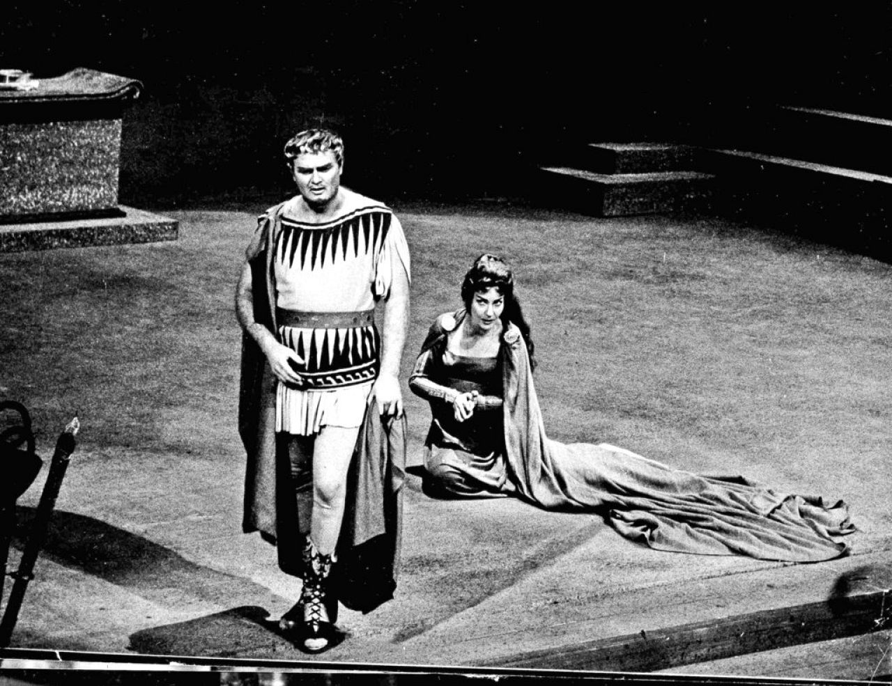 La célèbre soprano Maria Callas est représentée lors de la répétition de Cherubini "Médée" avec le ténor canadien Jon Vickers à La Scala de Milan, le 11 décembre 1961.