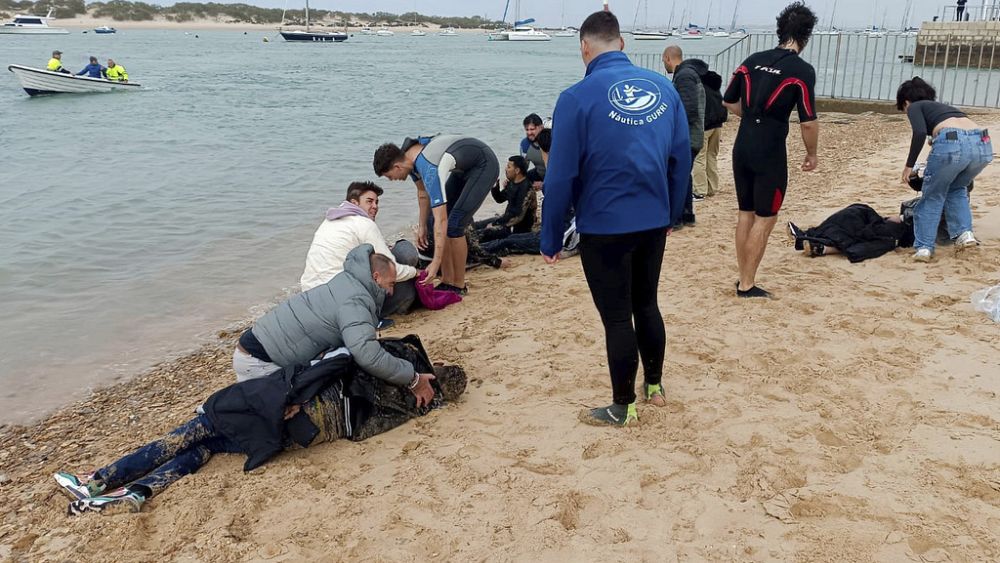 "Ils se noyaient" : un héros espagnol sauve des migrants forcés de descendre d'un hors-bord sous la menace d'une arme