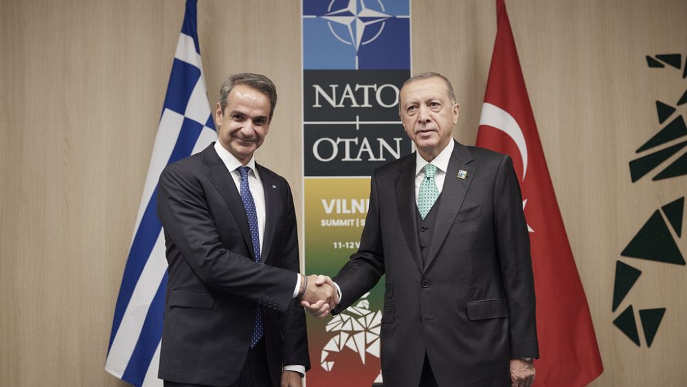 Le président turc Erdogan rencontre le Premier ministre grec Mitsotakis en visite à Athènes