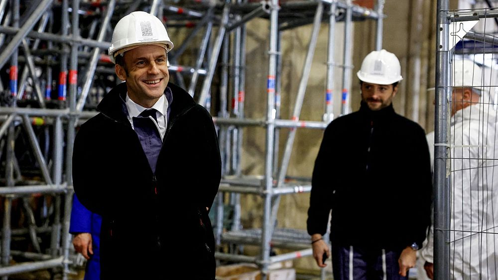 Hôte sacré : Emmanuel Macron invite le pape François à la grande réouverture de Notre-Dame restaurée en 2024