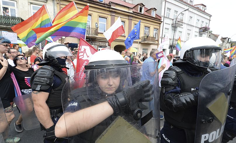 La loi polonaise contre le blasphème a été utilisée par le parti nationaliste PiS pour poursuivre les artistes LGBTQ+ pour "insulter la religion."