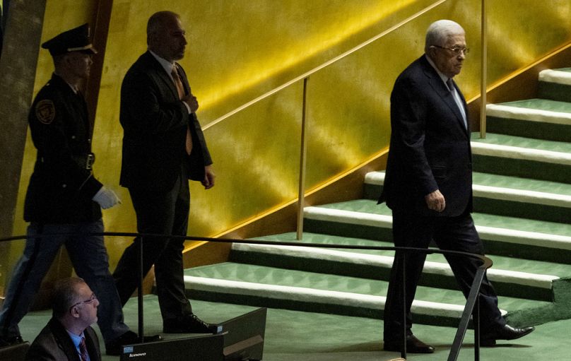 Le président de l'Autorité palestinienne, Mahmoud Abbas, se dirige vers le podium pour s'adresser à la 78e session de l'Assemblée générale des Nations Unies, septembre 2023.