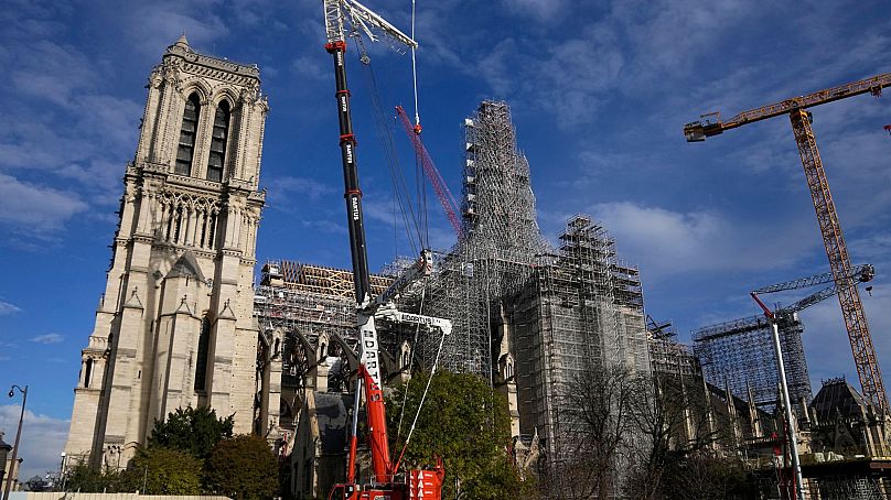 La cathédrale Notre-Dame de Paris a pour objectif de rouvrir aux visiteurs en décembre 2024.