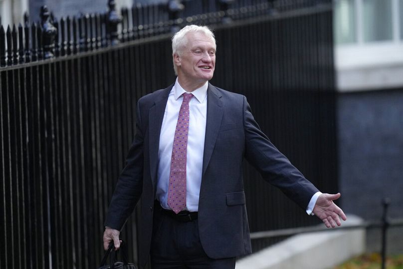 Le ministre britannique du Climat, Graham Stuart, arrive pour une réunion du cabinet à Downing Street à Londres, en octobre 2022.