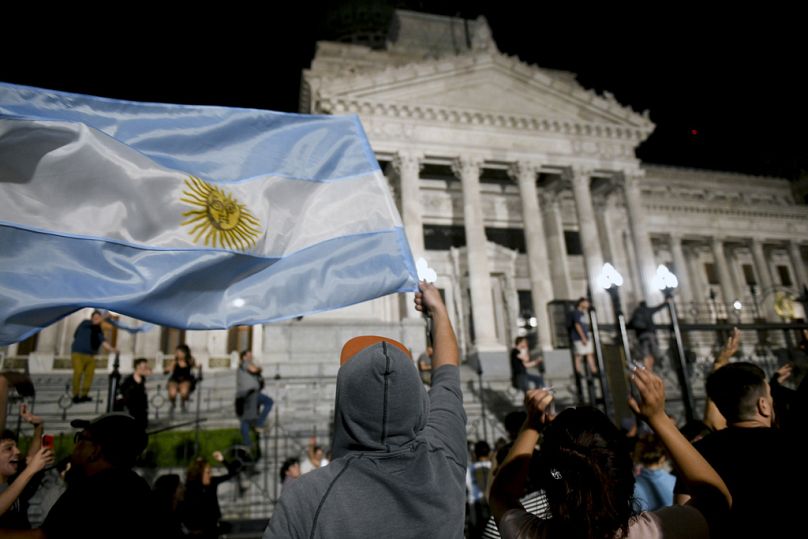 Manifestation devant le Congrès national suite à un message du président Javier Milei annonçant de nouvelles mesures économiques à Buenos Aires, le 21 décembre 2023.