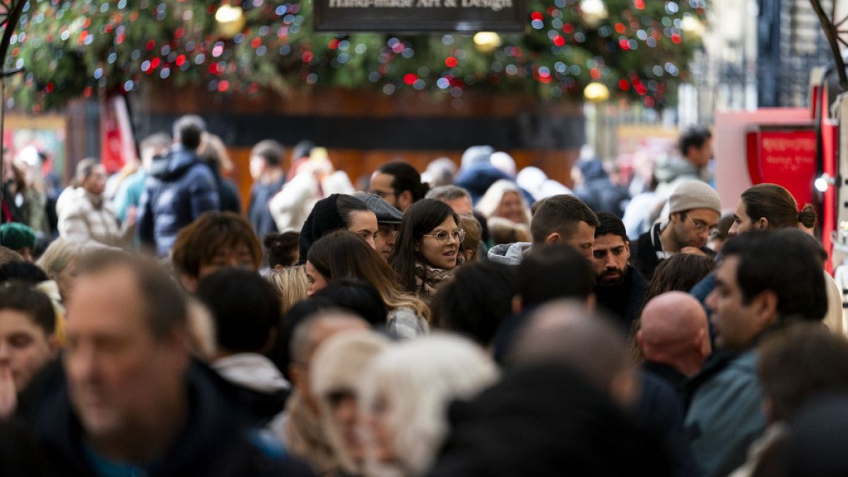 Shoppers in Covent Garden in London