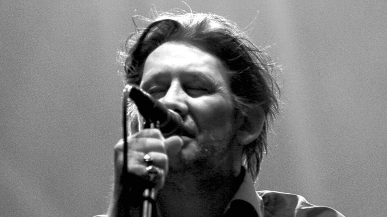 Shane Macgowan sur scène avec The Pogues