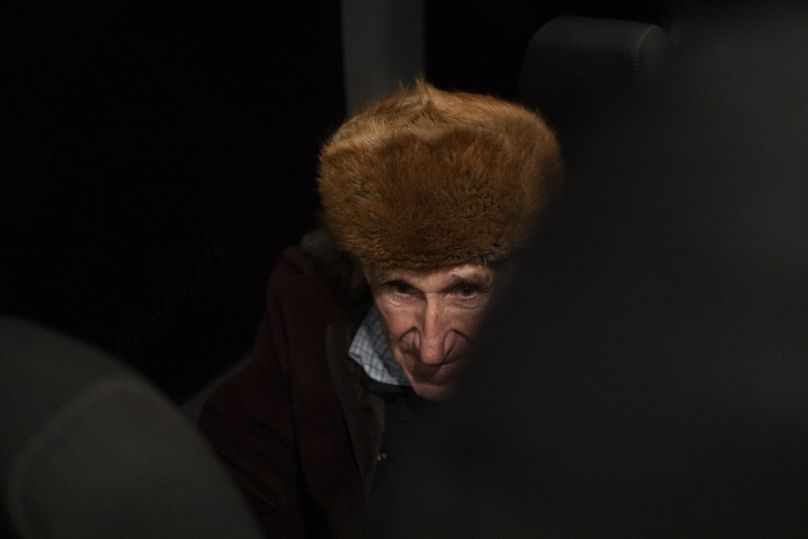 Des milliers de personnes sont rentrées en Ukraine depuis les territoires détenus par la Russie via un point de passage non officiel entre les deux pays, au milieu d'une guerre brutale.