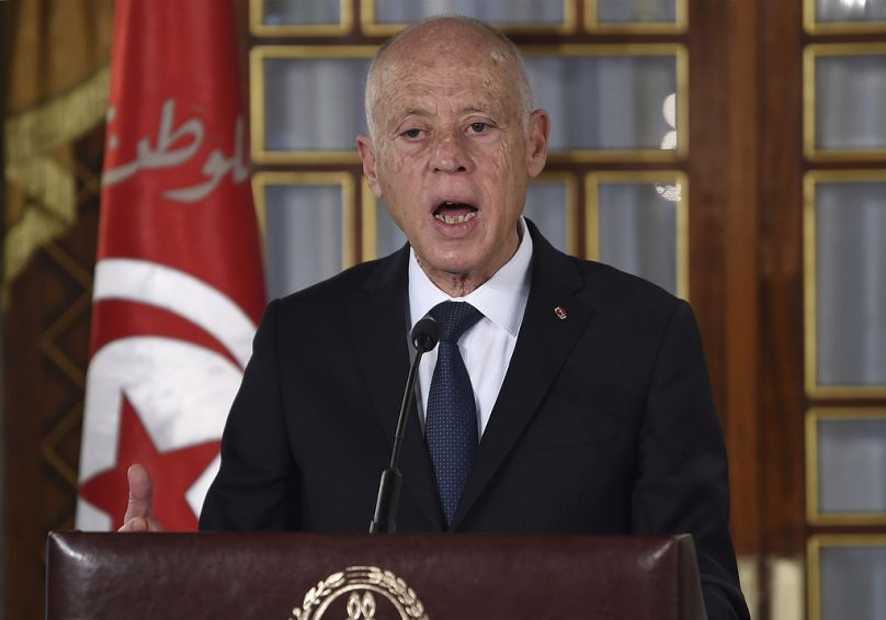 Le président tunisien Kais Saied prononce un discours lors de la cérémonie d'investiture du nouveau gouvernement au palais de Carthage, à l'extérieur de la capitale Tunis, en février 2020.