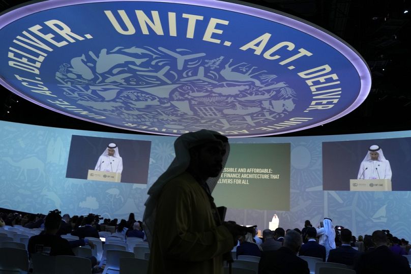 Le ministre des Finances des Émirats arabes unis, Mohamed bin Hadi Al Hussaini, s'exprime lors du sommet COP28 des Nations Unies sur le climat, le lundi 4 décembre 2023, à Dubaï.