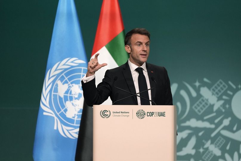 Le président français Emmanuel Macron s'exprime lors d'une séance plénière lors du Sommet des Nations Unies sur le climat COP28 à Dubaï, décembre 2023.