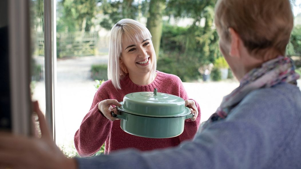 Donner de la nourriture à votre voisin peut aider à conserver de la nourriture et à répandre la joie.