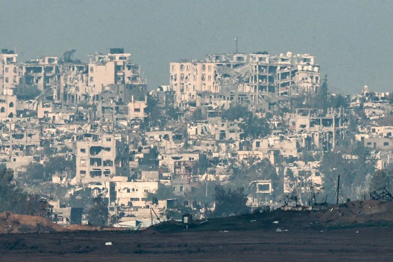 des bâtiments détruits à Gaza au milieu des combats incessants entre Israël et le groupe militant Hamas.