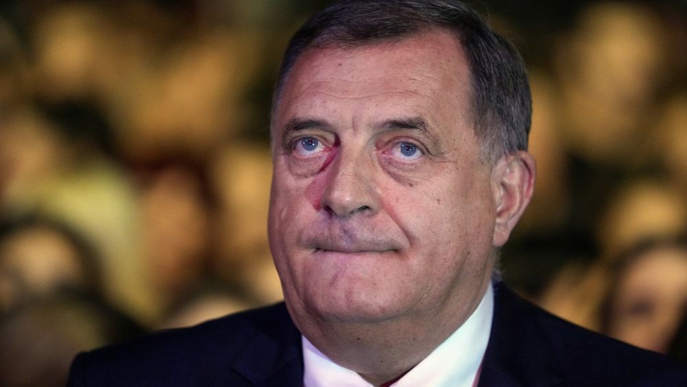 Le dirigeant serbe de Bosnie, Milorad Dodik, comparaît devant le tribunal avant son procès