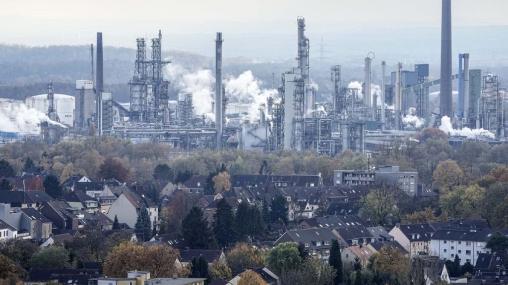 A BP oil refinery in Gelsenkirchen, Germany, EU policy is to gradually replace petroleum with low-carbon transport fuels, but doubts remain over the alternatives.