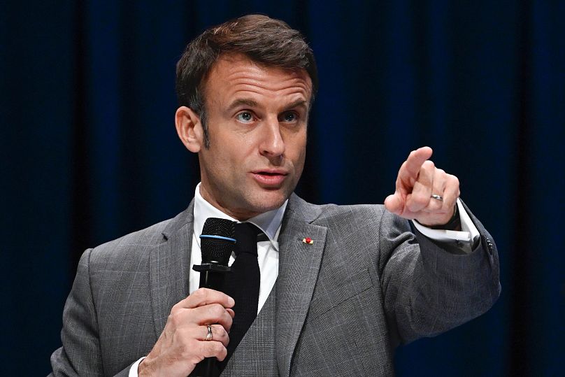 Le président français Emmanuel Macron prononce son discours lors de la 18e édition de la conférence française sur l'économie maritime à Nantes, dans l'ouest de la France, le mardi 28 novembre 2023.