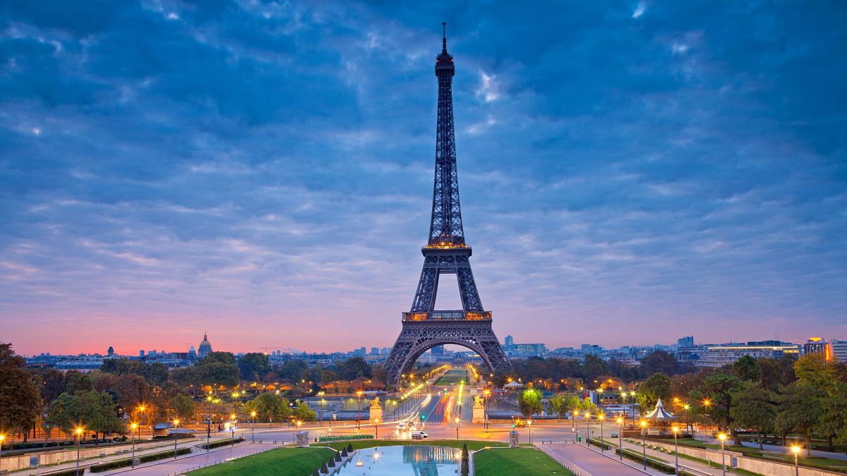 Image of Paris at sunrise with the Eiffel Tower