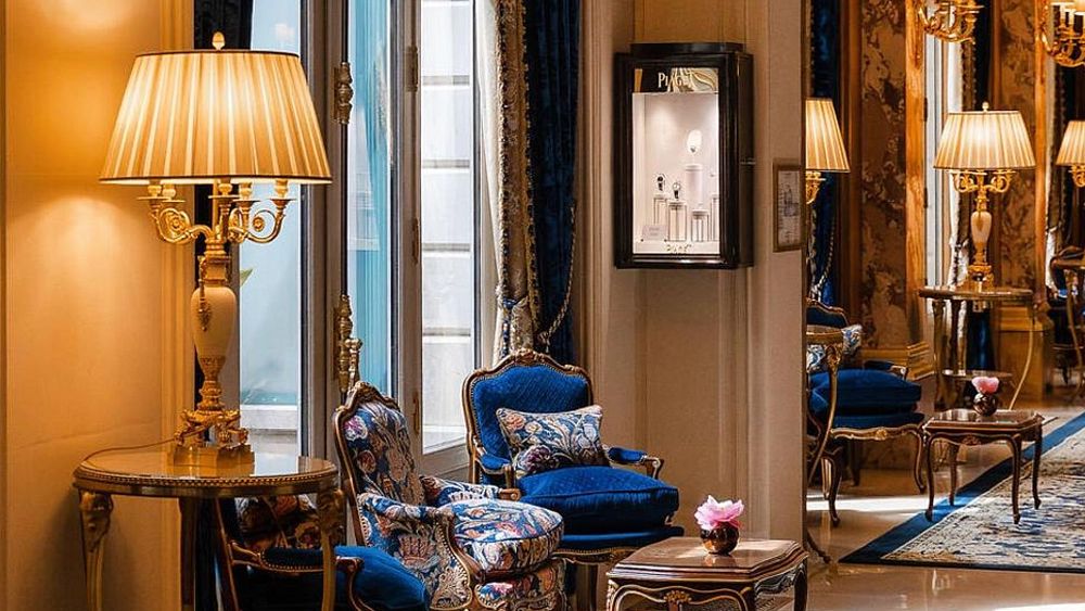 Une bague manquante de 750 000 € retrouvée dans l'aspirateur du Ritz Paris