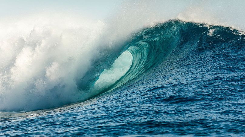 Tahiti est un paradis pour les amateurs de grosses vagues.