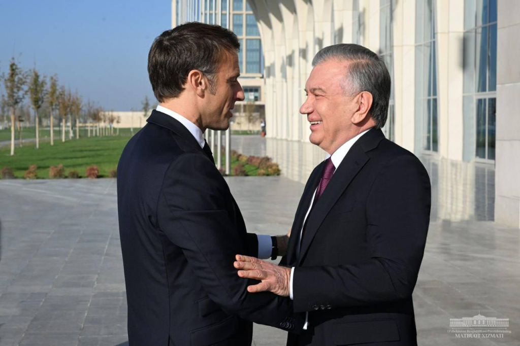 Rencontre entre le président français Emmanuel Macron et le président ouzbek Shavkat Mirziyoyev. Le 2 novembre 2023.