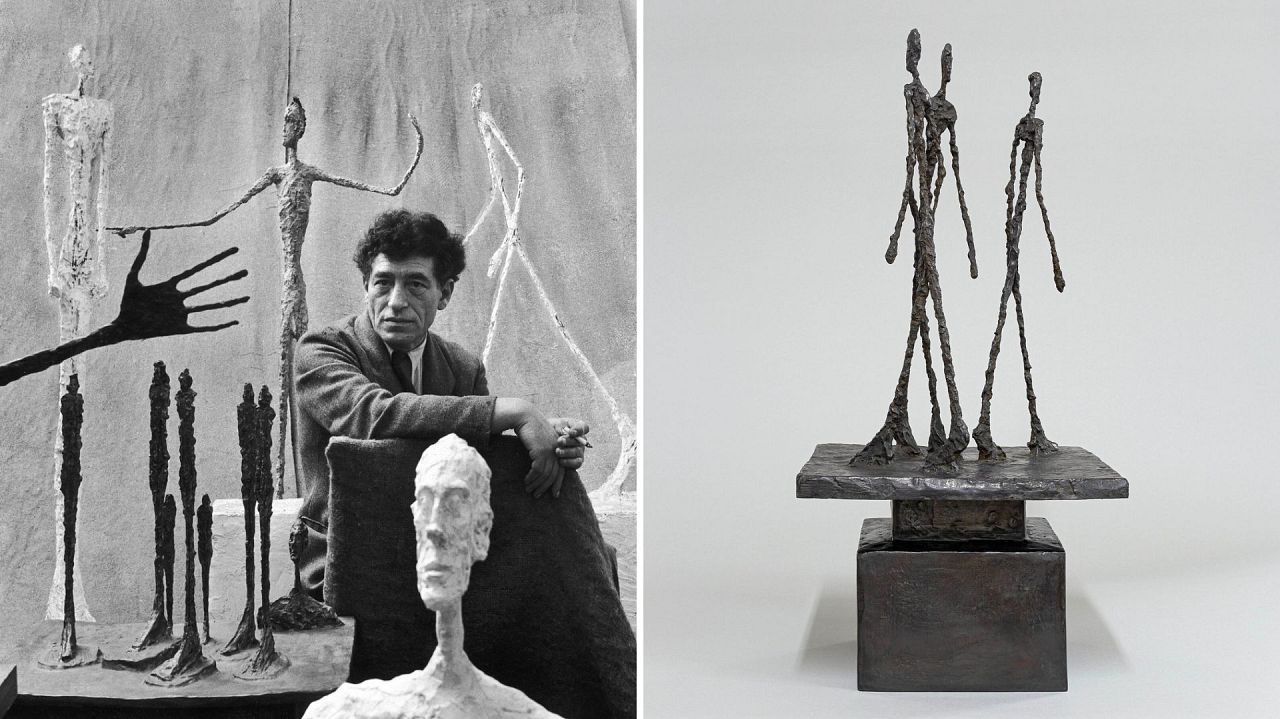 Alberto Giacometti photographié à gauche.  Trois hommes qui marchent d'Alberto Giacometti illustré à droite