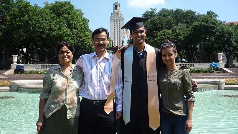 Changeant de spécialisation, Anish est diplômé en finance et a rapidement progressé