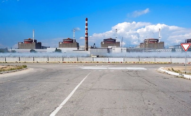 Vue de la centrale nucléaire de Zaporizhzhia, sur un territoire sous contrôle militaire russe, dans le sud-est de l'Ukraine.