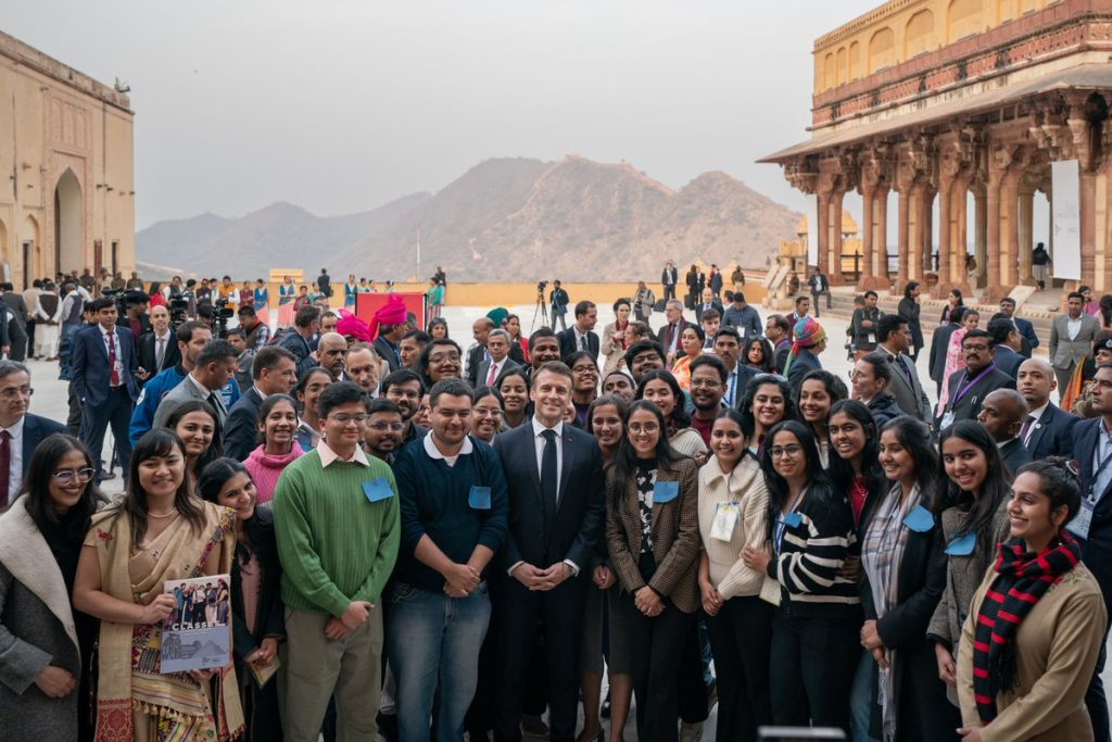 C’est à la fois un honneur et une marque d’amitié d’être invité en Inde à l’occasion de sa fête nationale.

Je viens célébrer et consolider notre partenariat d’exception. Première étape : rapprocher nos jeunesses.

Nous avons tant à faire ensemble !